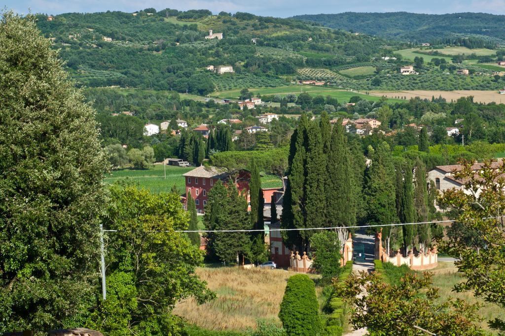 Rosso Porpora Villa Colle Umberto  Buitenkant foto