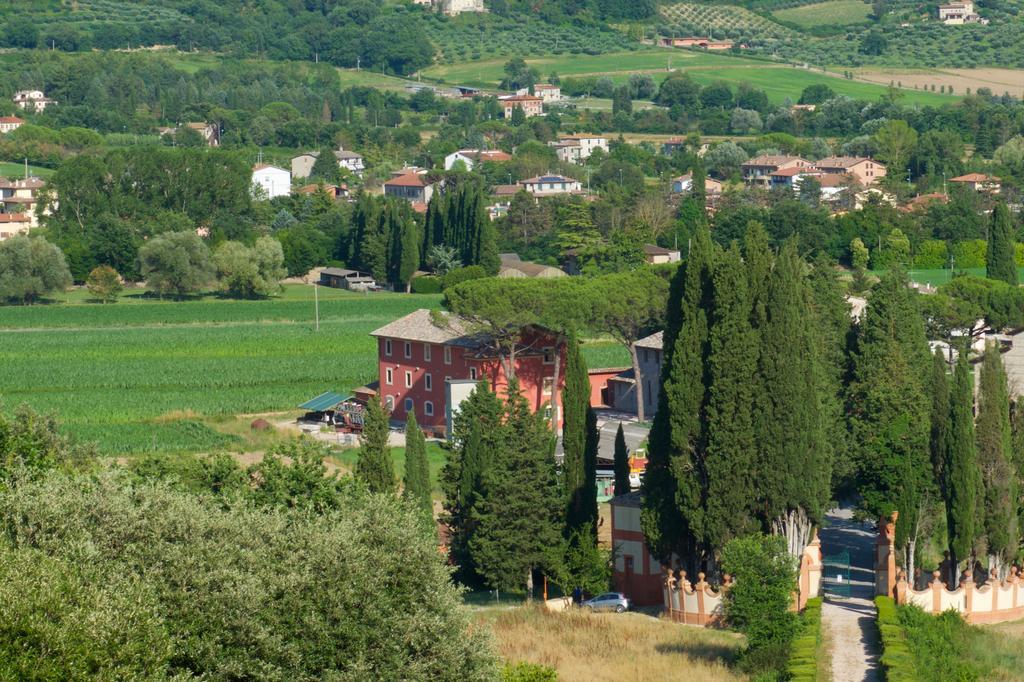 Rosso Porpora Villa Colle Umberto  Buitenkant foto