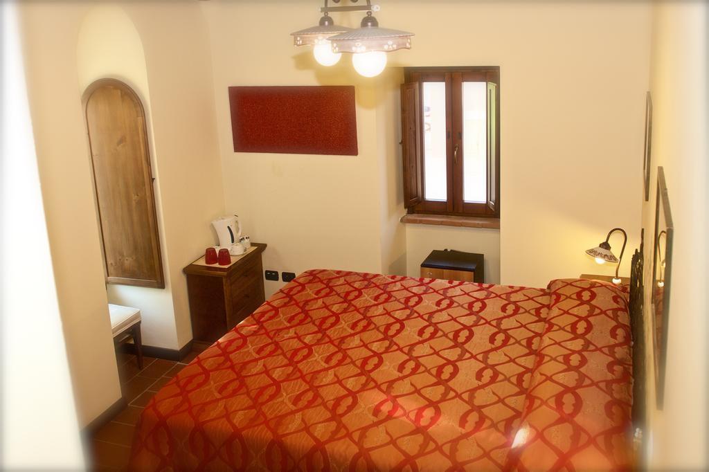 Rosso Porpora Villa Colle Umberto  Buitenkant foto