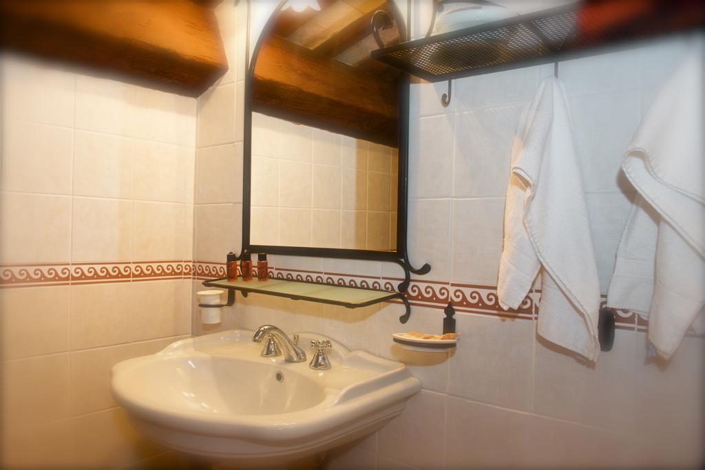 Rosso Porpora Villa Colle Umberto  Buitenkant foto